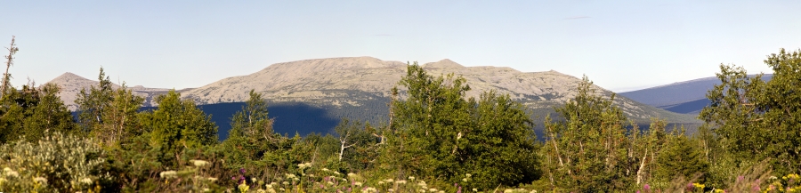 Вид на гору Мартай (1130м) с горы Чувал